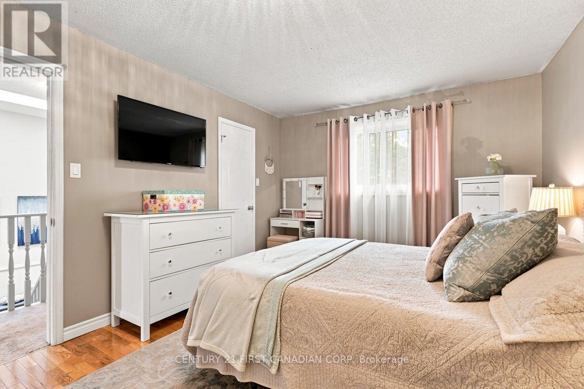 242 MARTINET AVENUE - 25