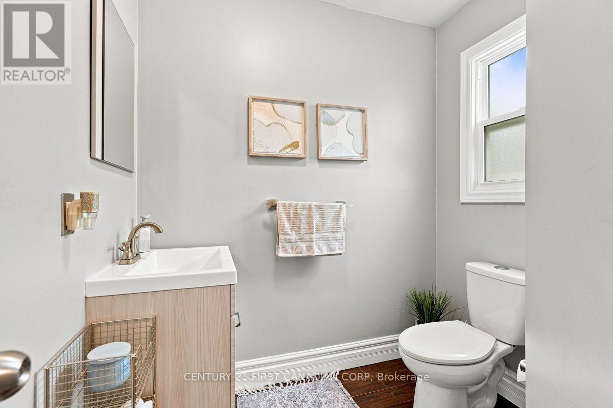 242 MARTINET AVENUE - 6