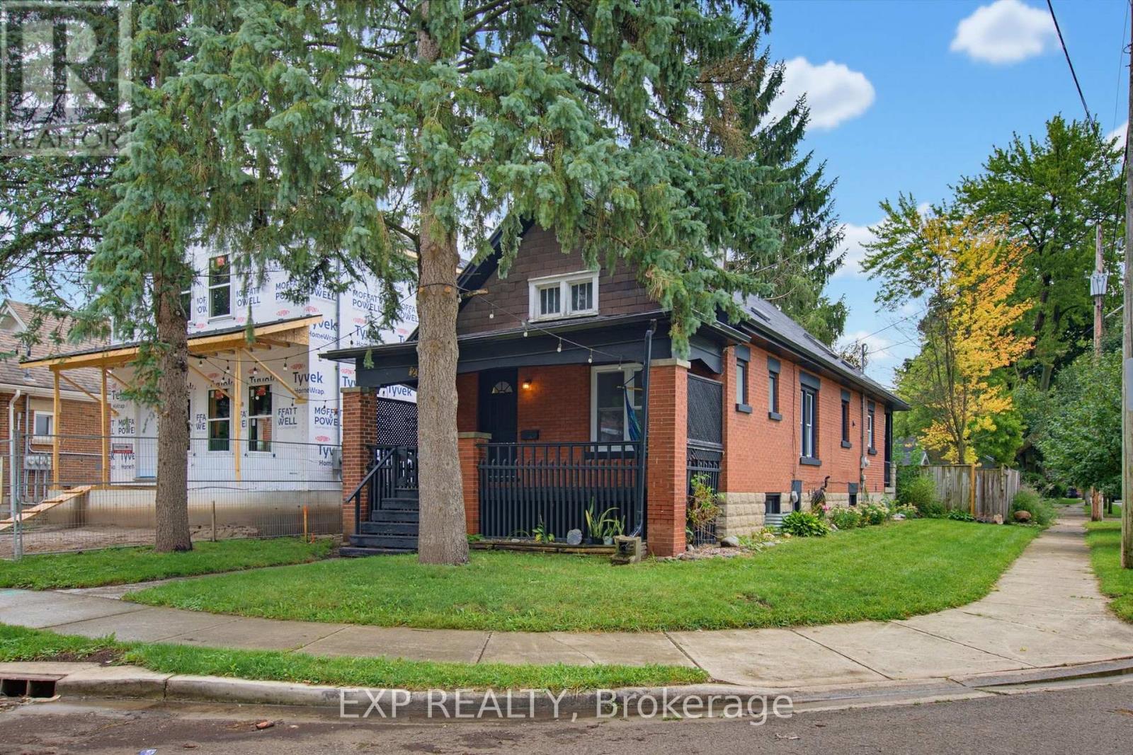 20 BARRINGTON AVENUE - 1