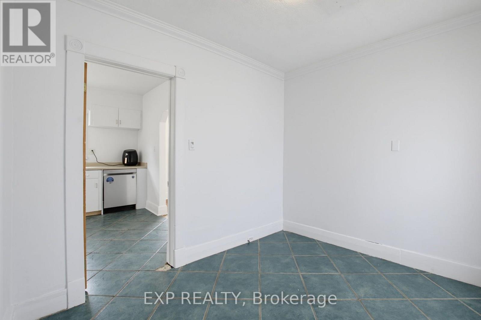 20 BARRINGTON AVENUE - Image 18