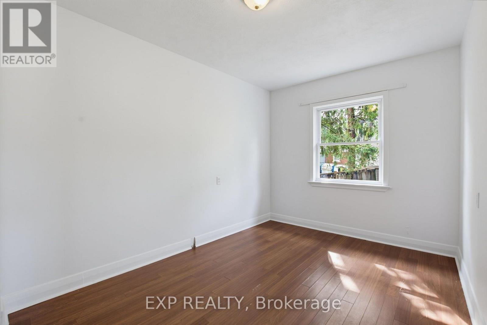 20 BARRINGTON AVENUE - Image 20