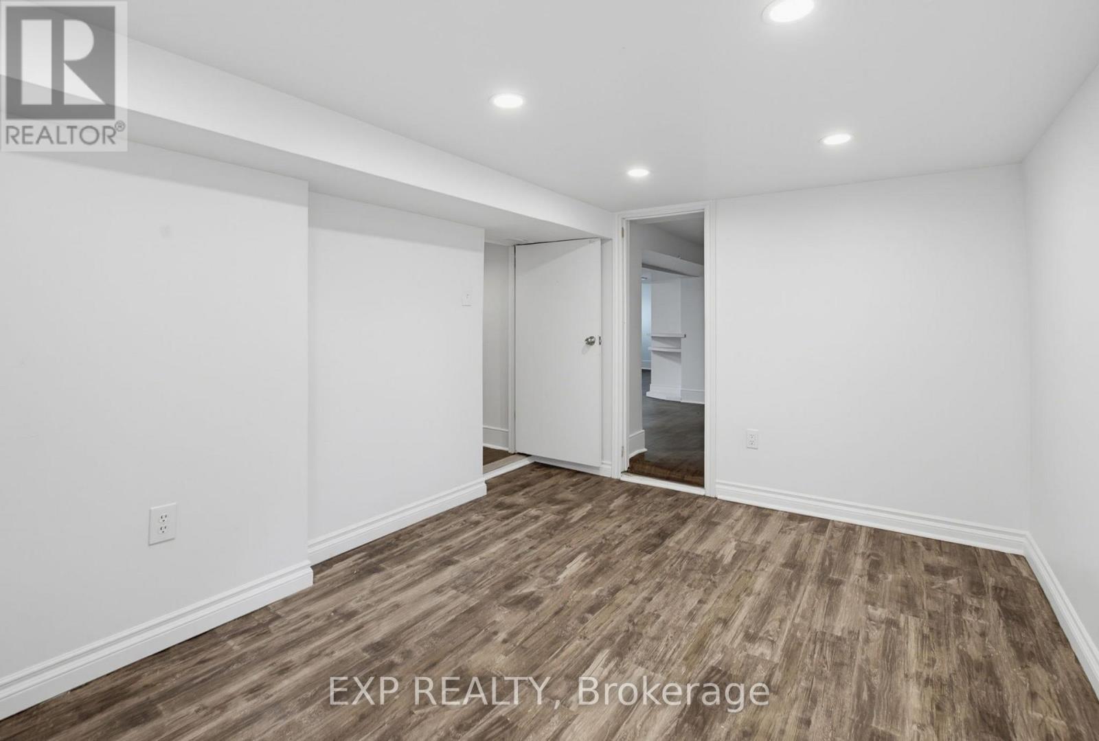 20 BARRINGTON AVENUE - Image 24