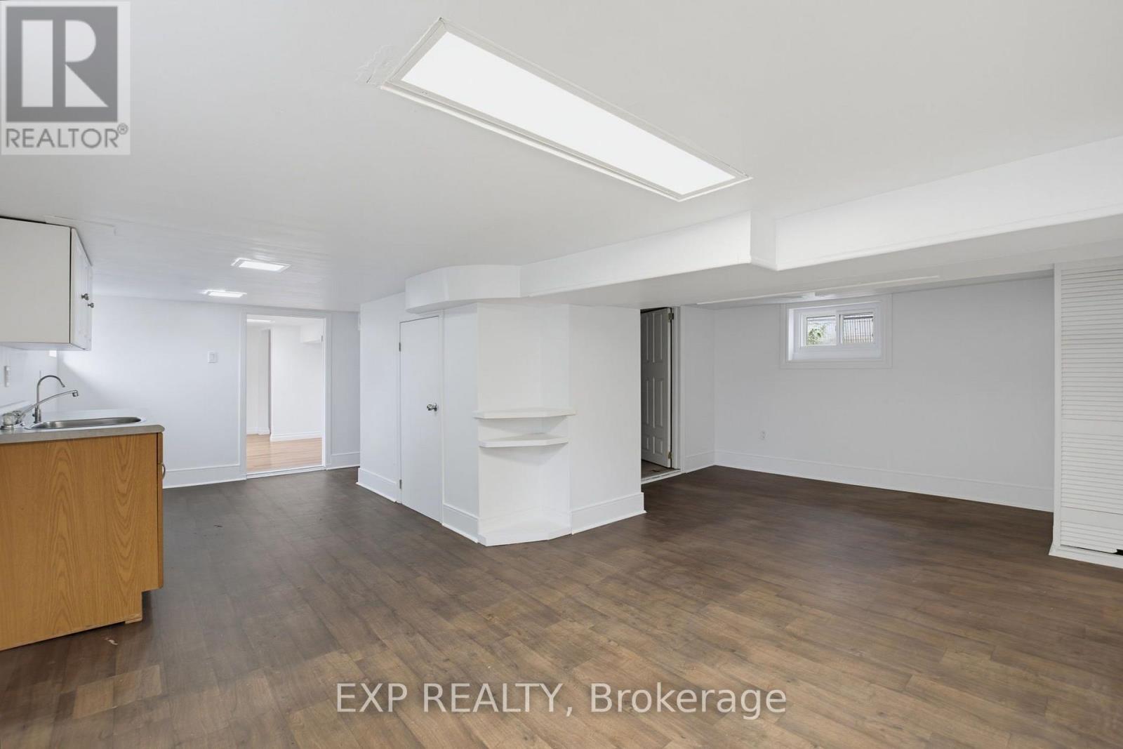 20 BARRINGTON AVENUE - Image 25