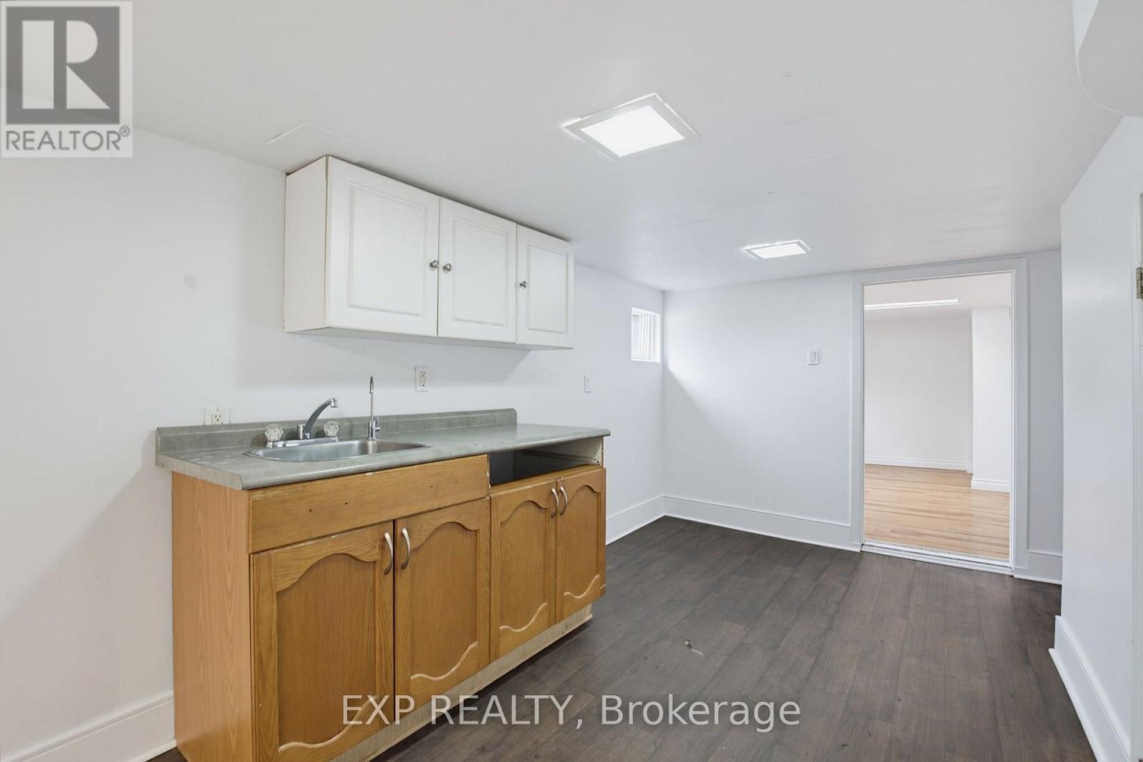 20 BARRINGTON AVENUE - 26