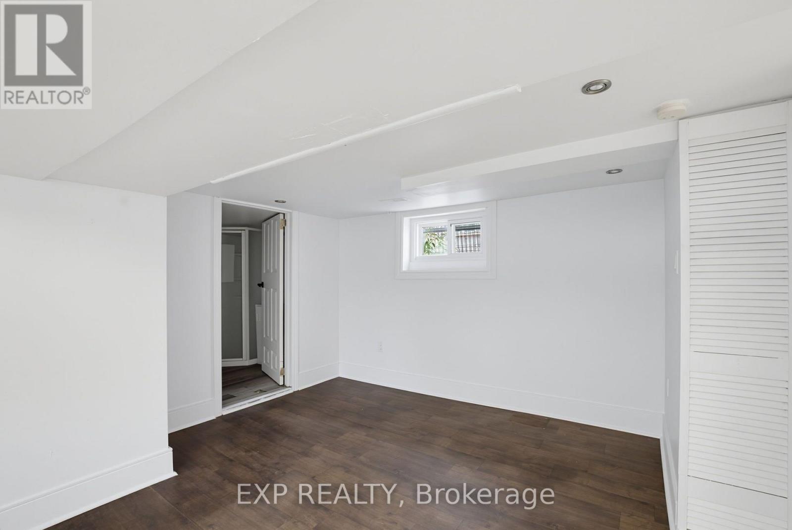 20 BARRINGTON AVENUE - Image 27