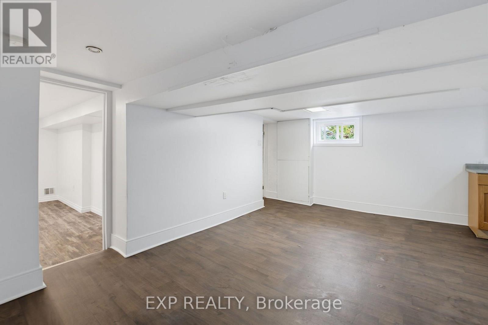20 BARRINGTON AVENUE - 29