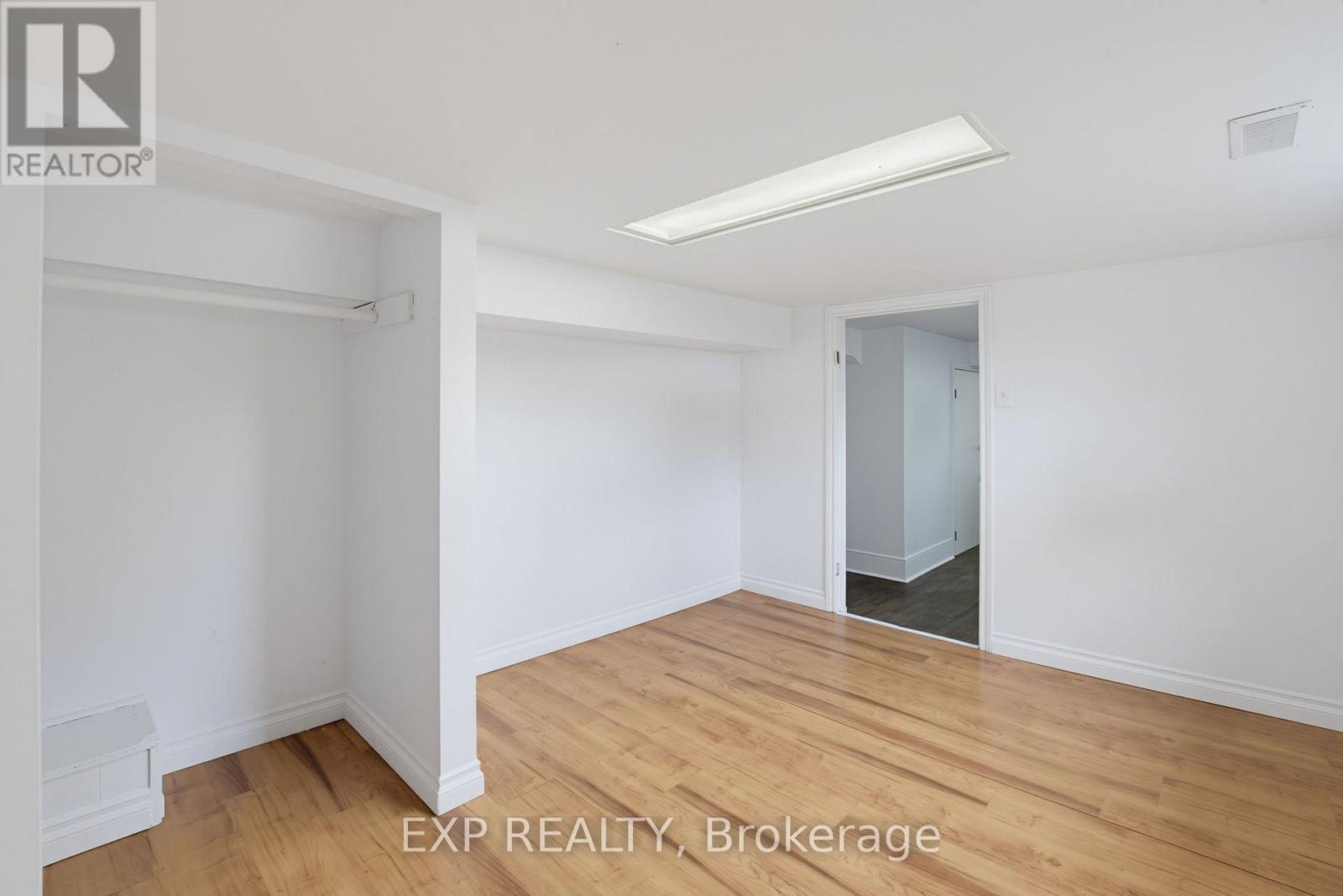 20 BARRINGTON AVENUE - 31