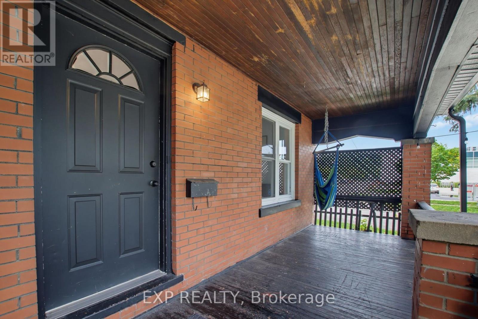 20 BARRINGTON AVENUE - Image 34