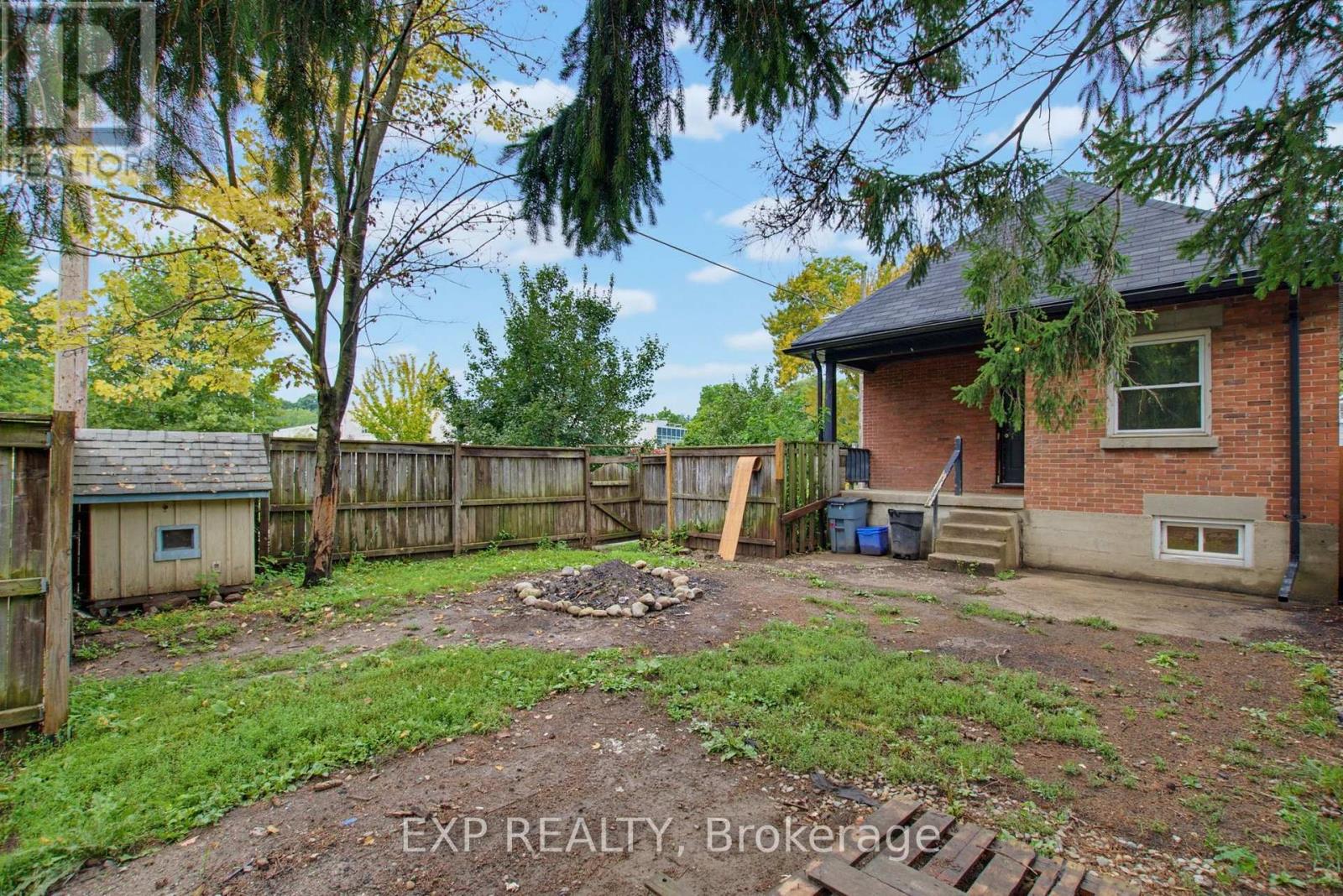 20 BARRINGTON AVENUE - Image 37