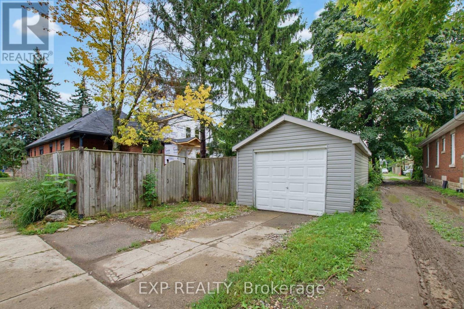20 BARRINGTON AVENUE - Image 38
