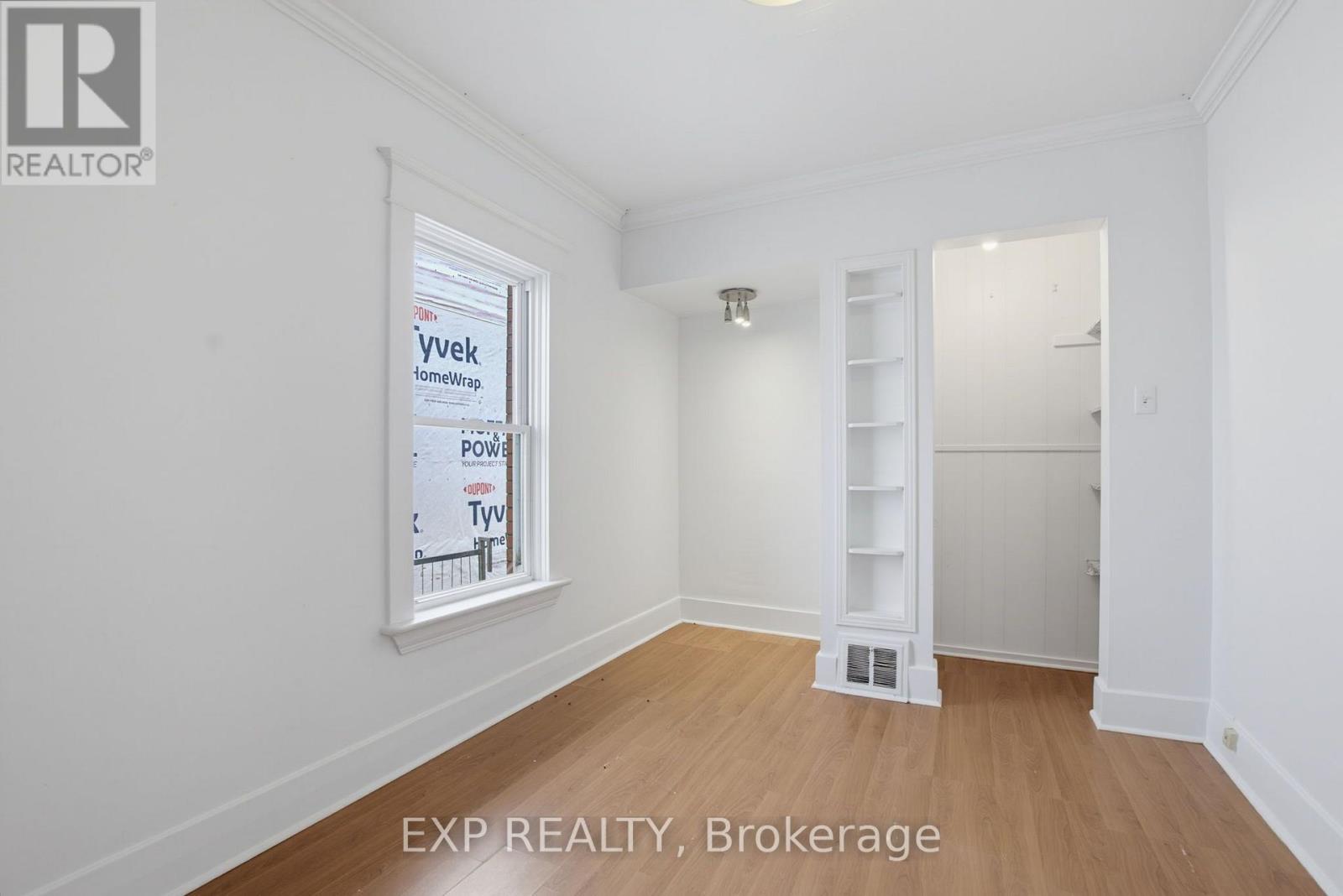 20 BARRINGTON AVENUE - 5