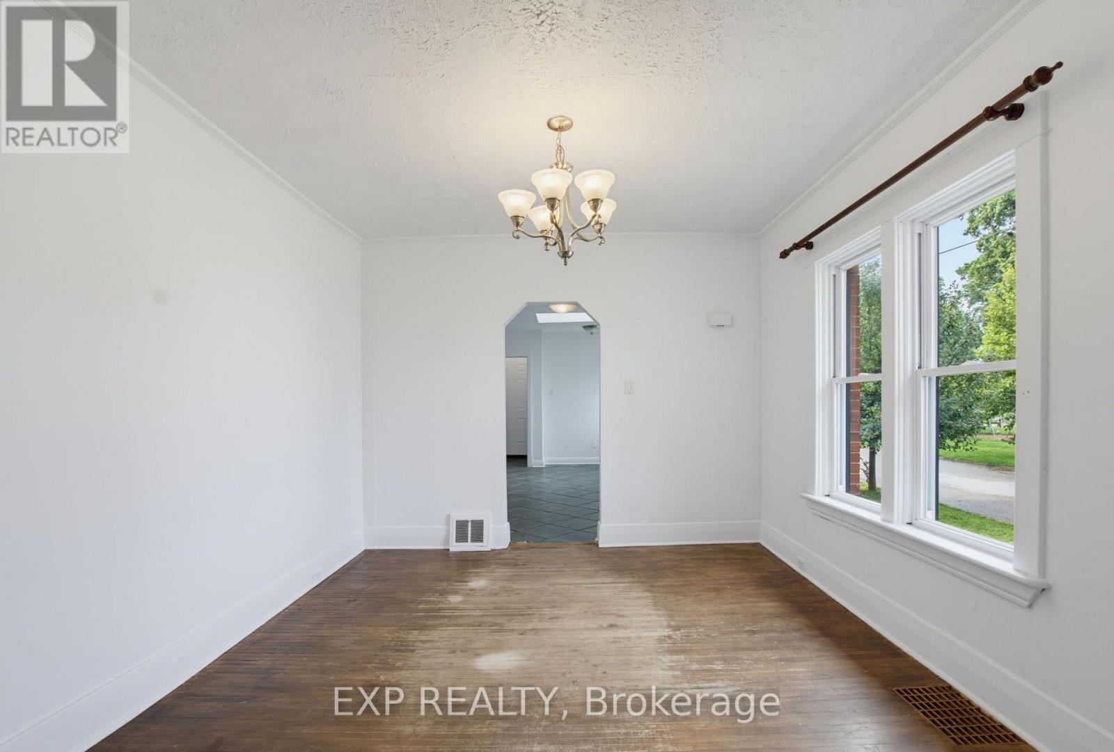 20 BARRINGTON AVENUE - Image 9