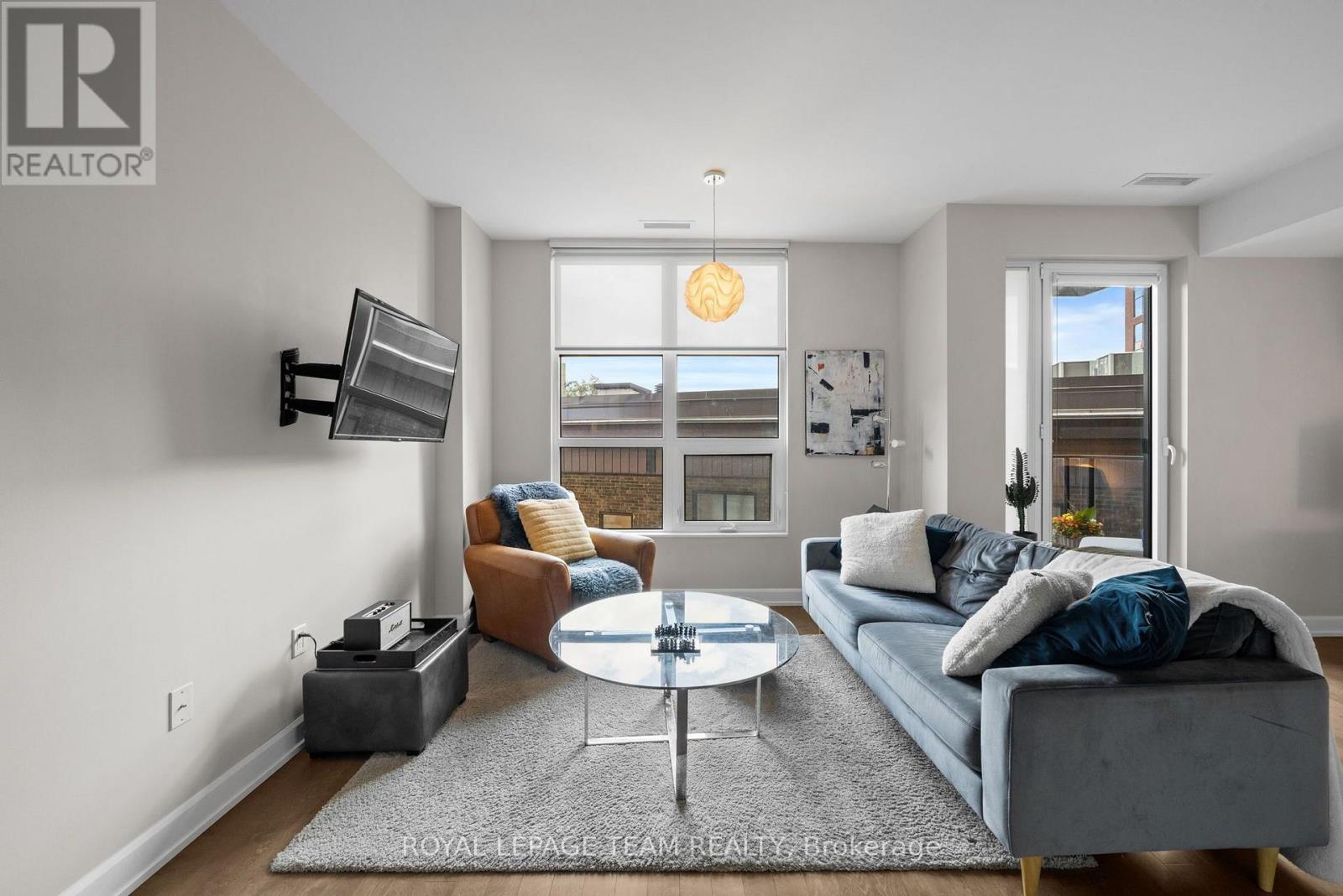 #304 10 ROSEMOUNT AVENUE - 13