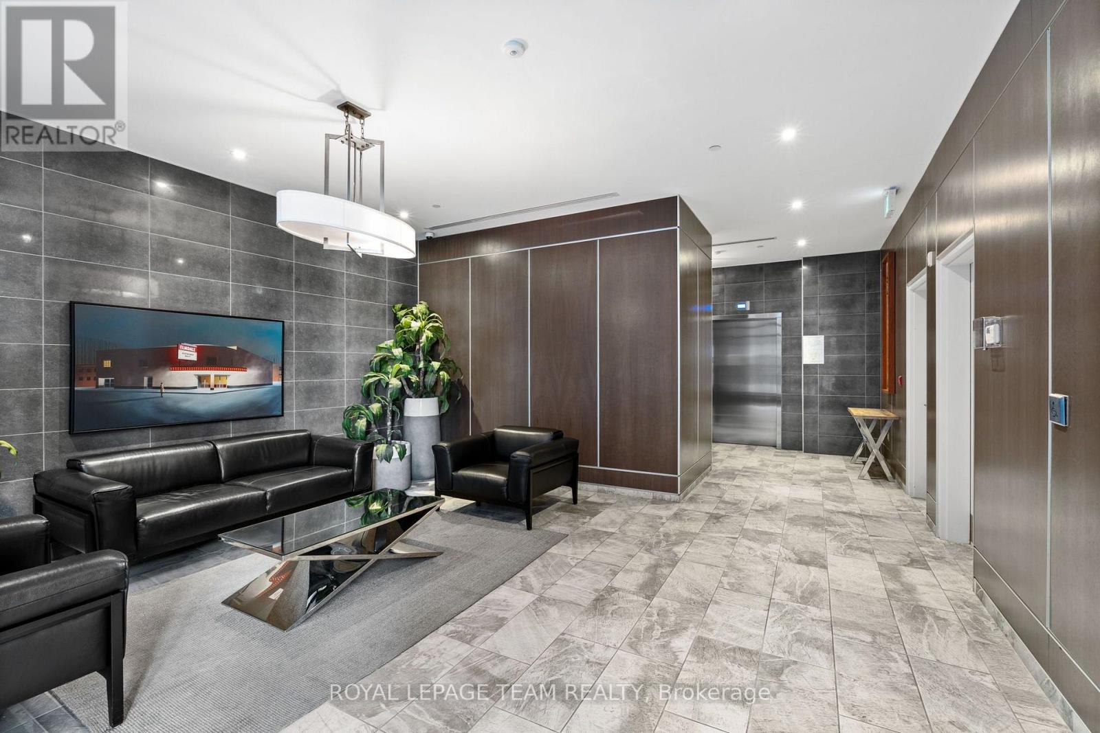 #304 10 ROSEMOUNT AVENUE - 4