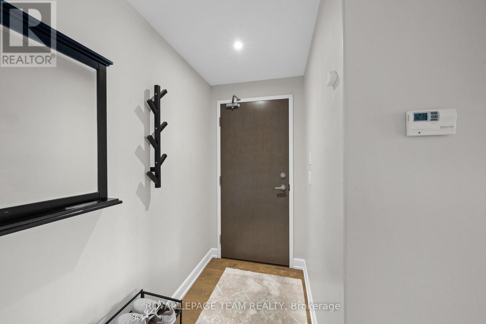 #304 10 ROSEMOUNT AVENUE - 7
