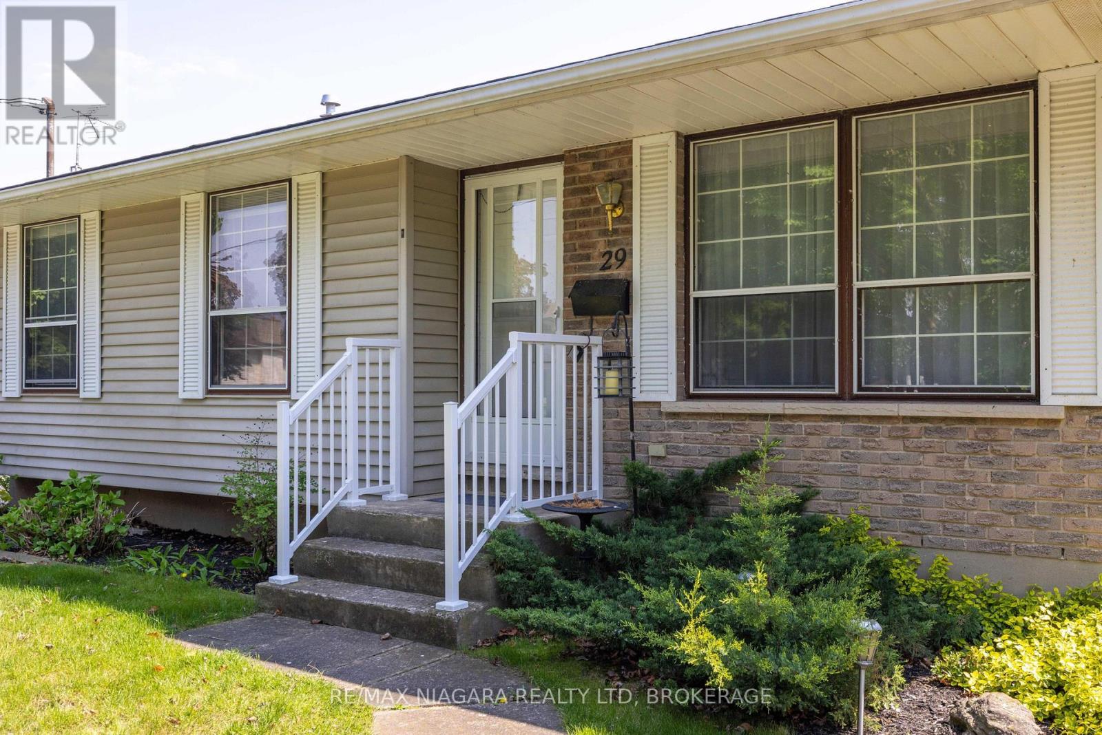 29 GRANADA DRIVE - 17
