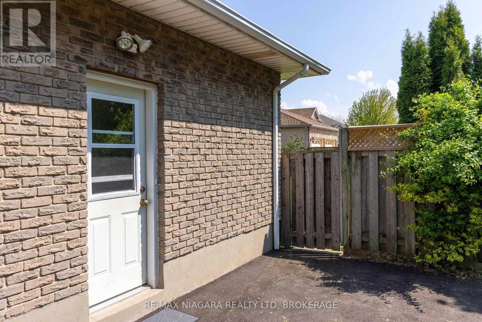 29 GRANADA DRIVE - 2