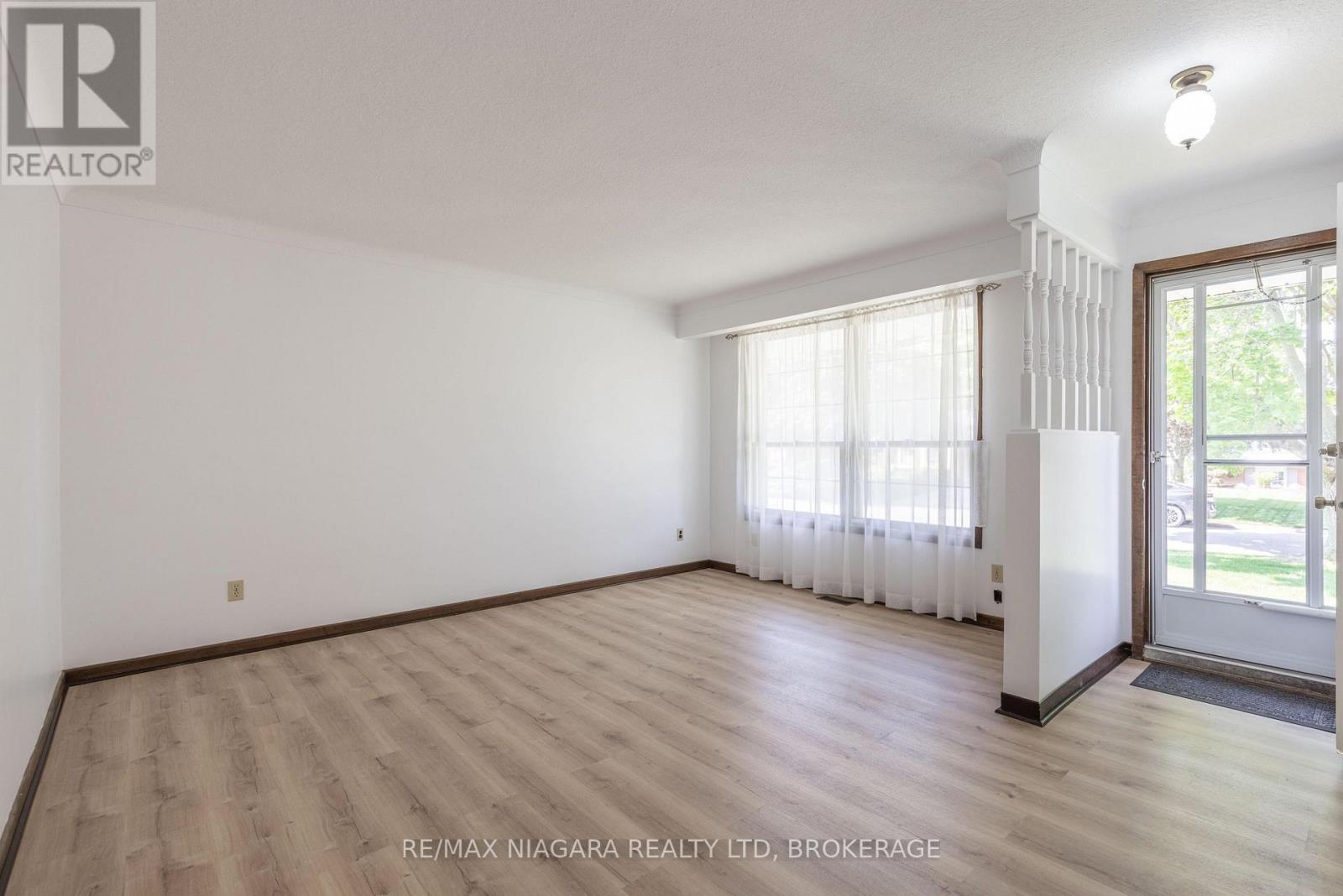 29 GRANADA DRIVE - 5