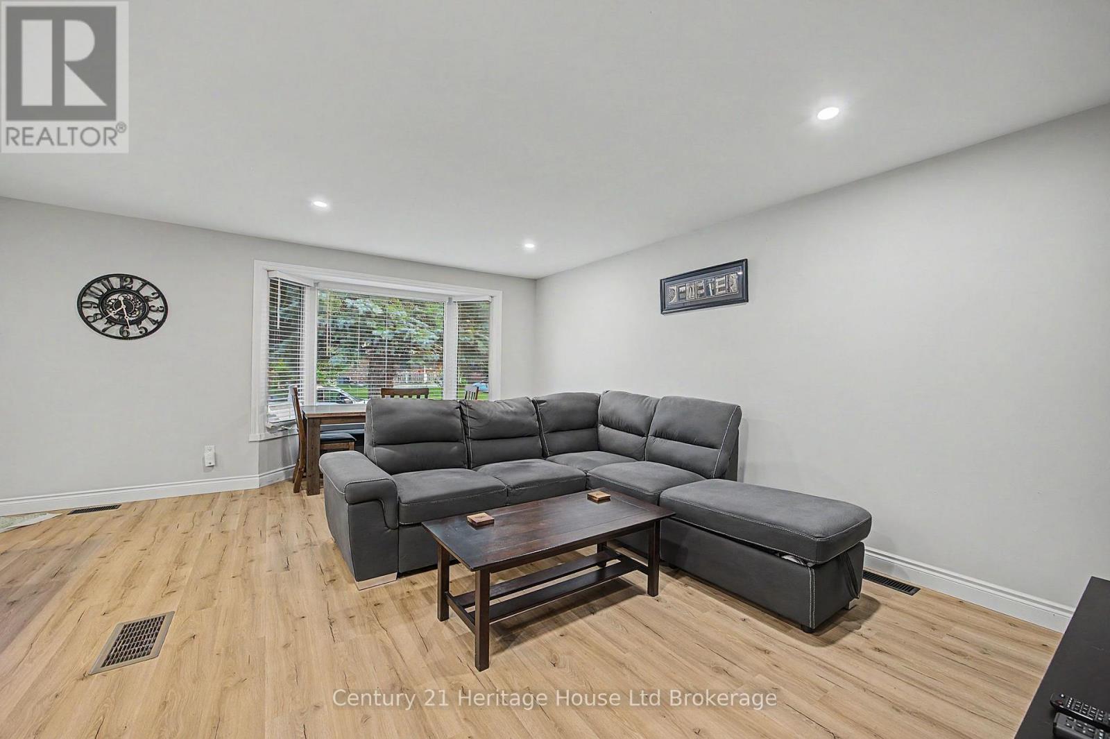 34 CENTENNIAL AVENUE - 10