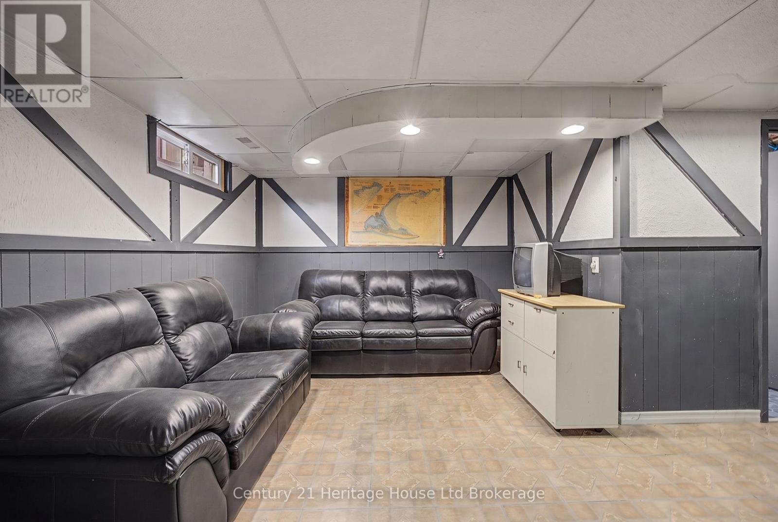 34 CENTENNIAL AVENUE - 15