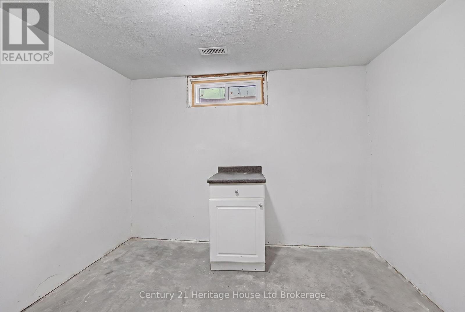 34 CENTENNIAL AVENUE - Image 19
