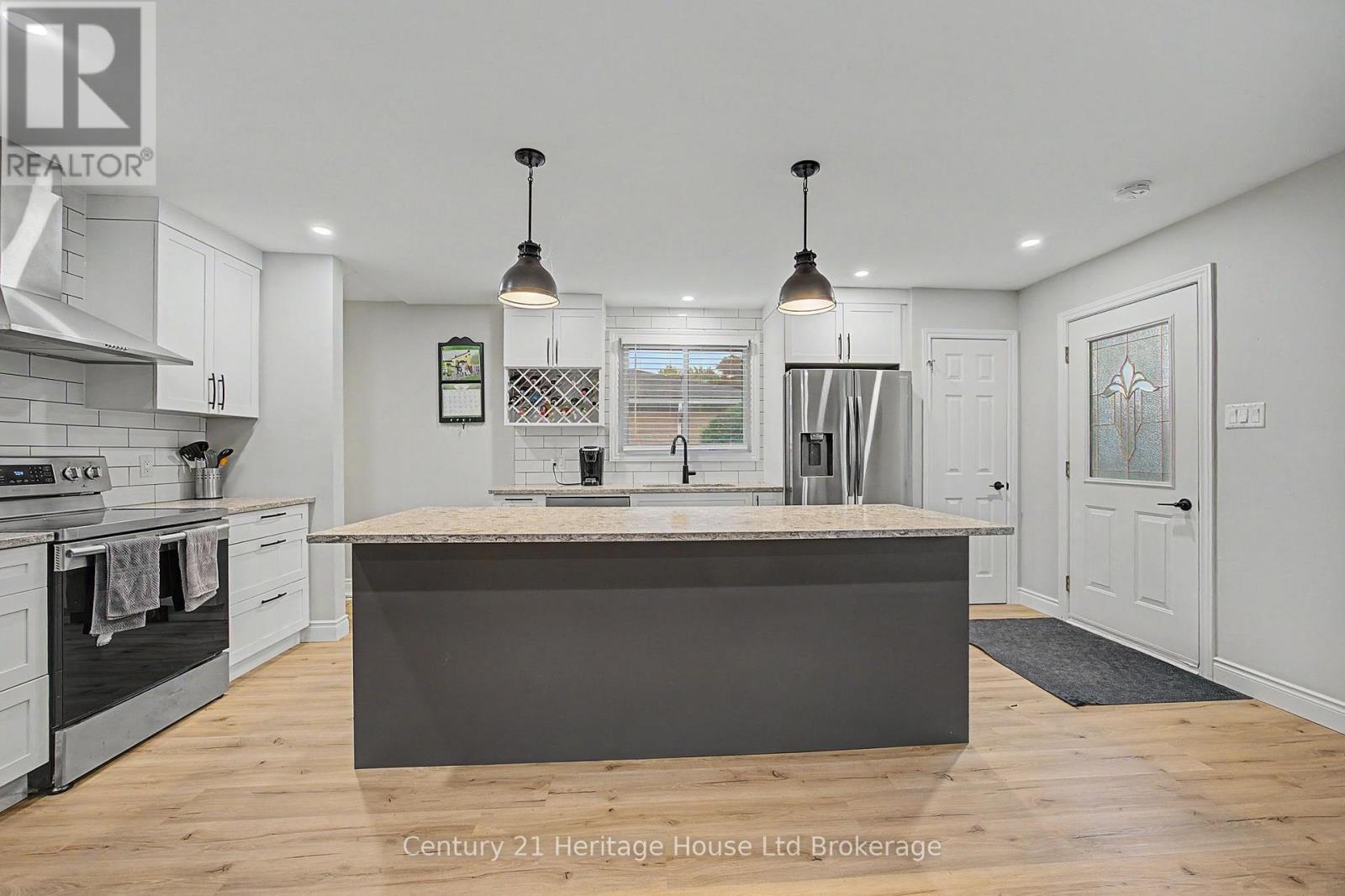 34 CENTENNIAL AVENUE - 6