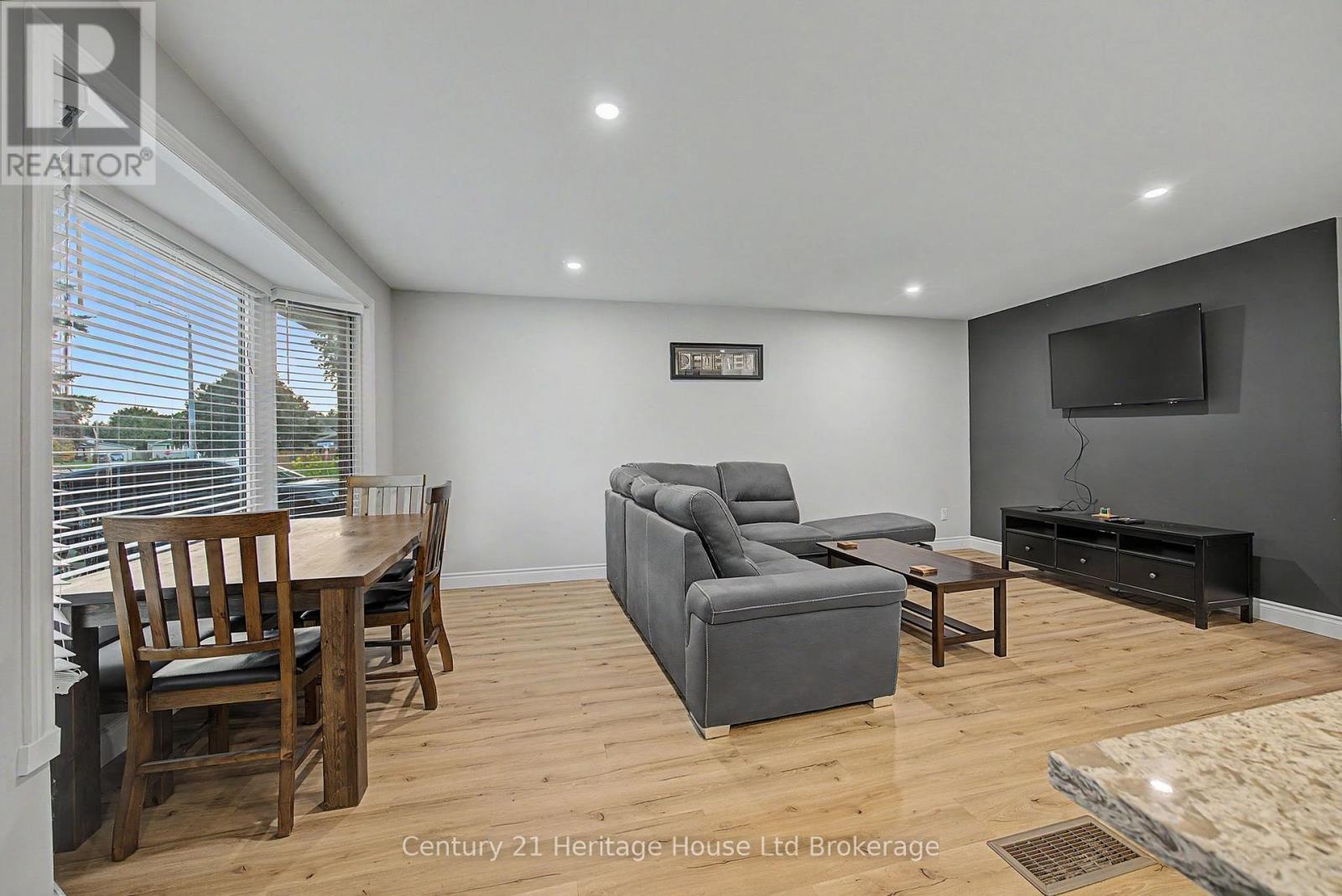 34 CENTENNIAL AVENUE - 9