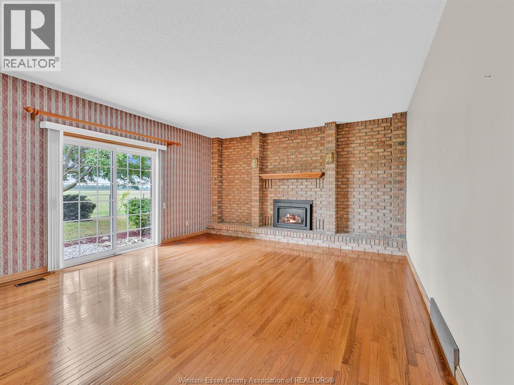 132 LYDIA - Image 18