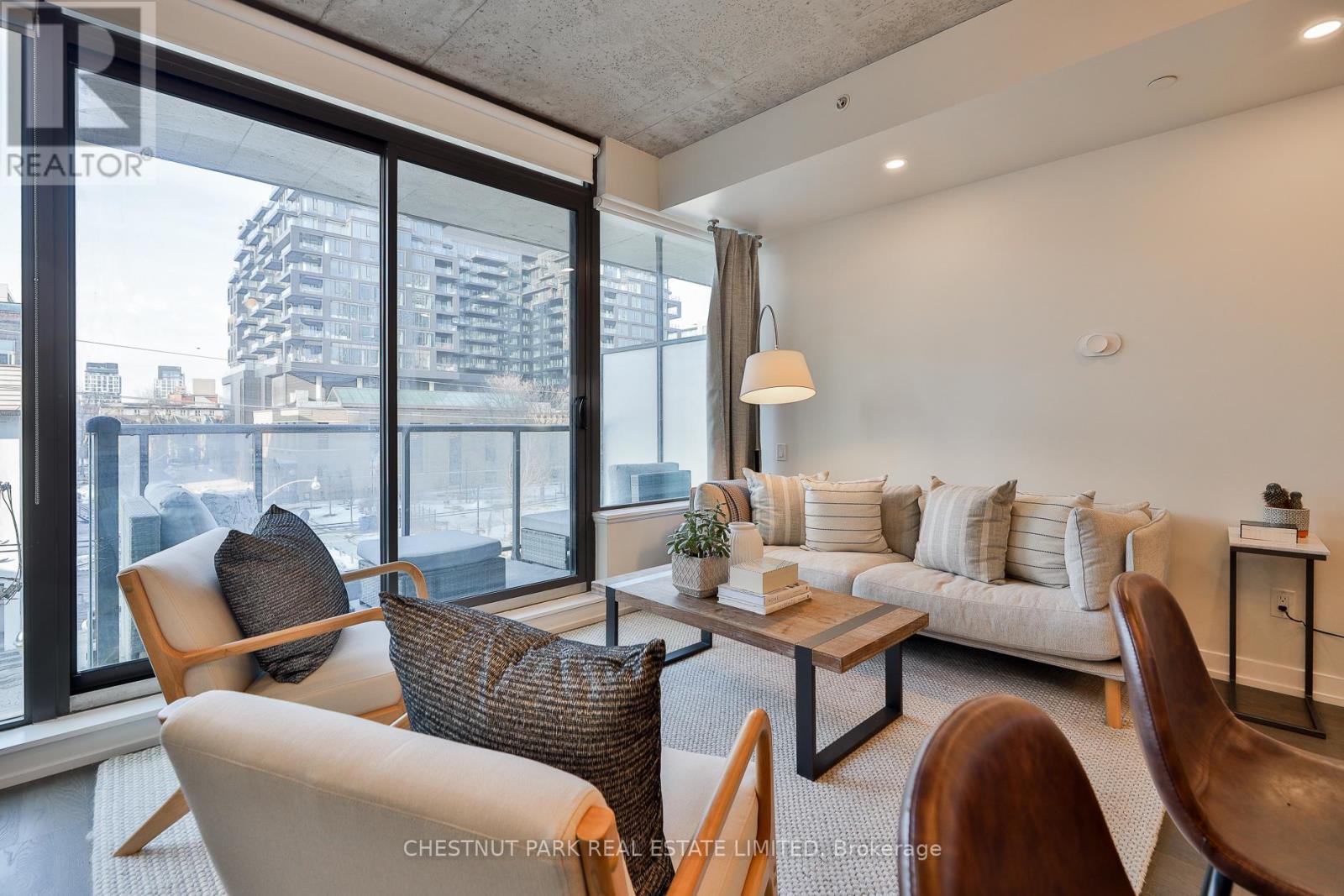 #434 461 ADELAIDE STREET W - 4