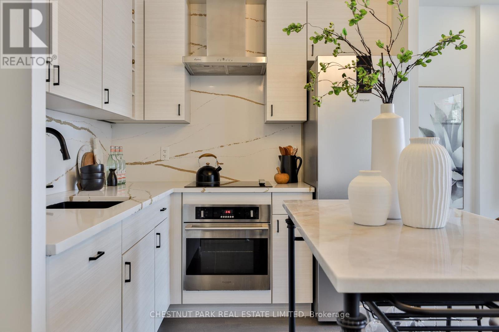 #434 461 ADELAIDE STREET W - 8