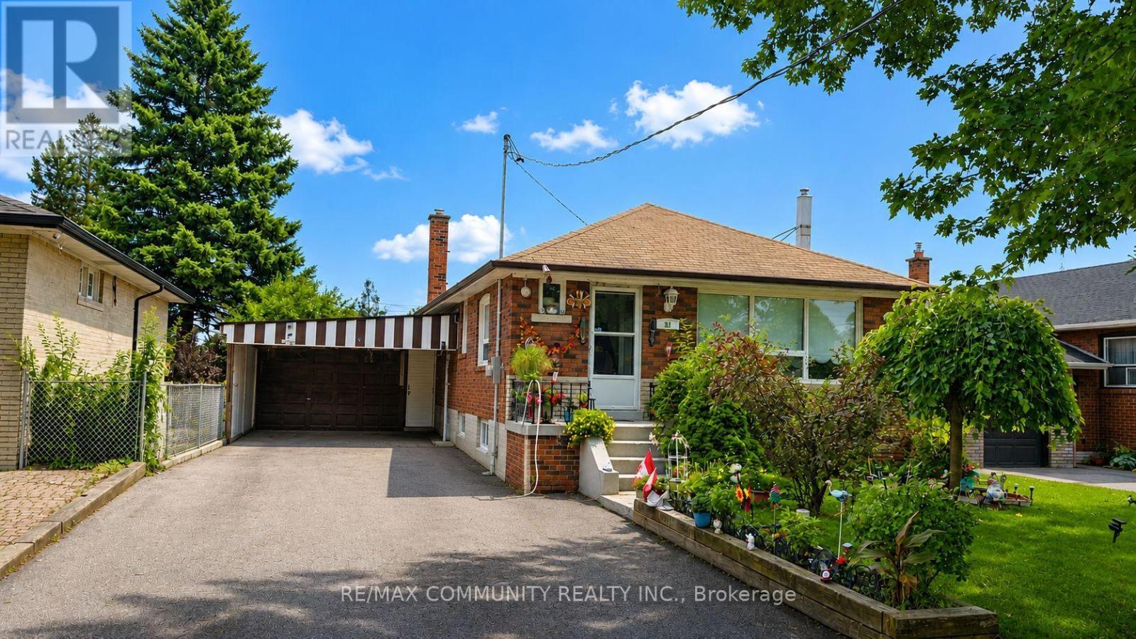 Photo of 51 Sharbot Avenue