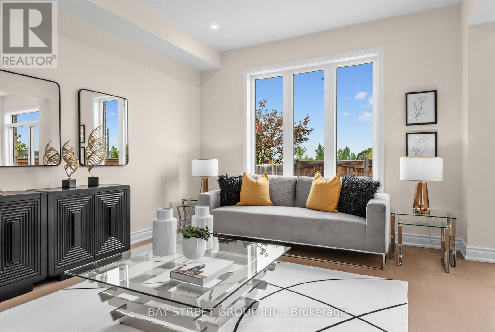 80 LIVING CRESCENT - Image 13