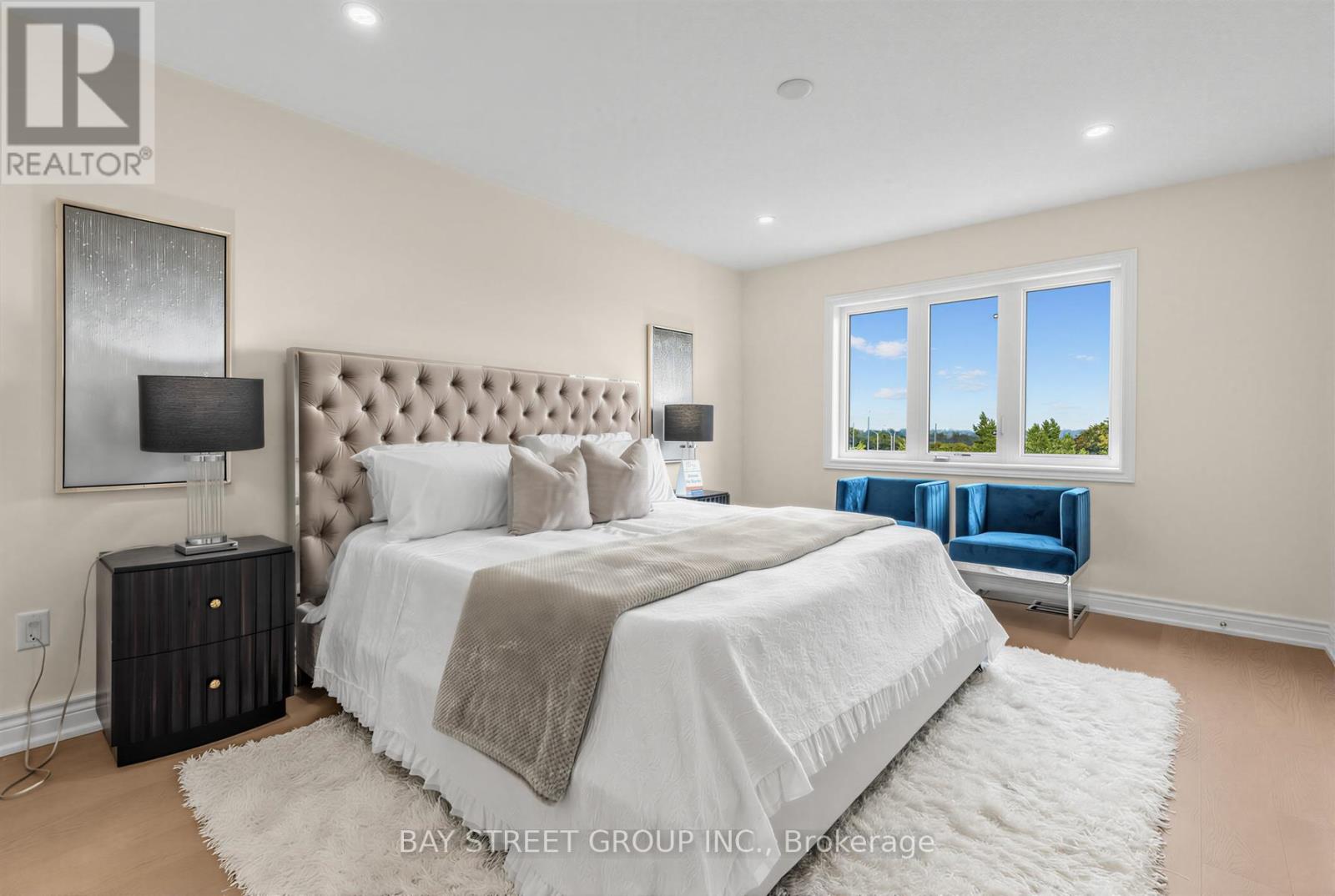 80 LIVING CRESCENT - Image 24