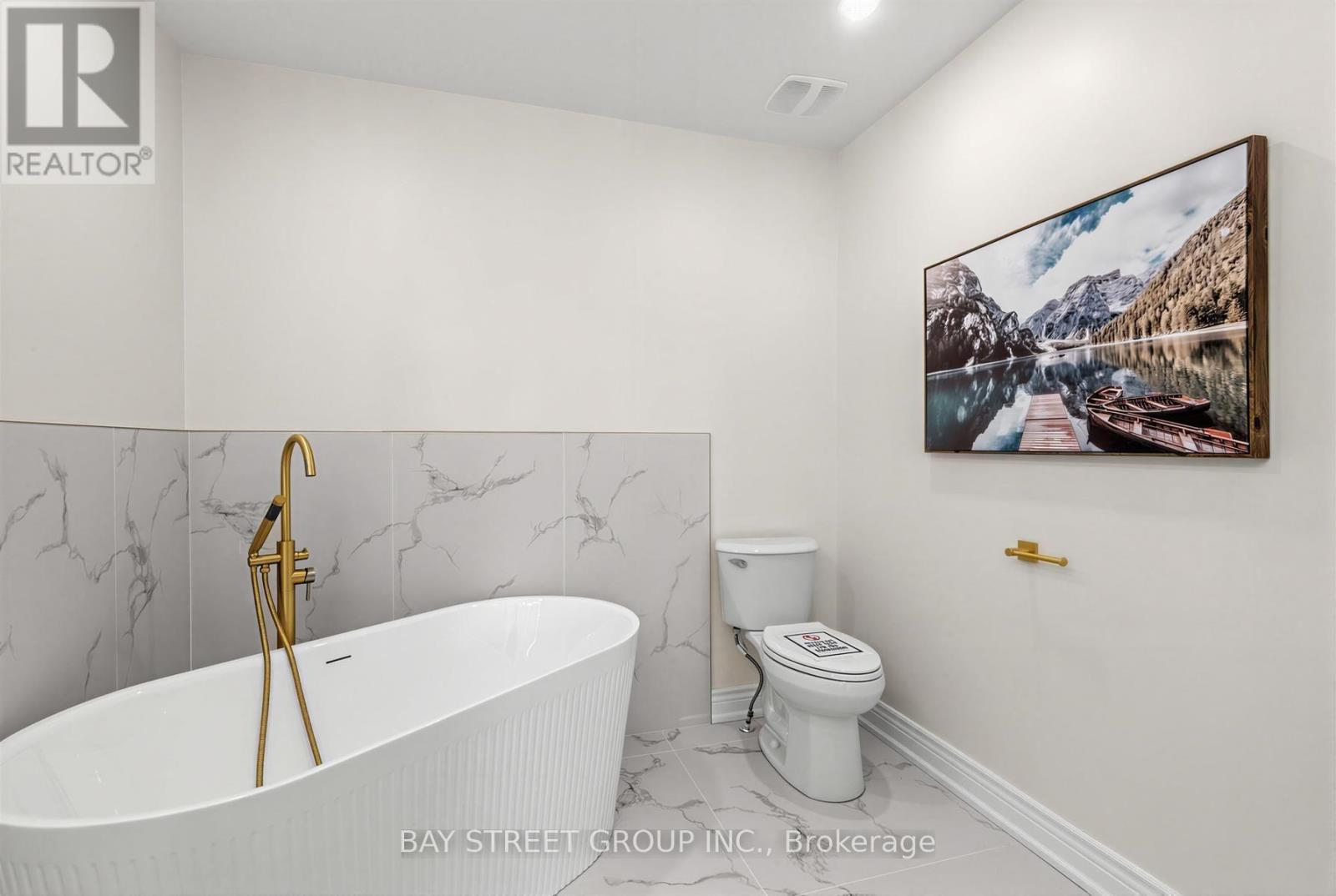 80 LIVING CRESCENT - Image 28
