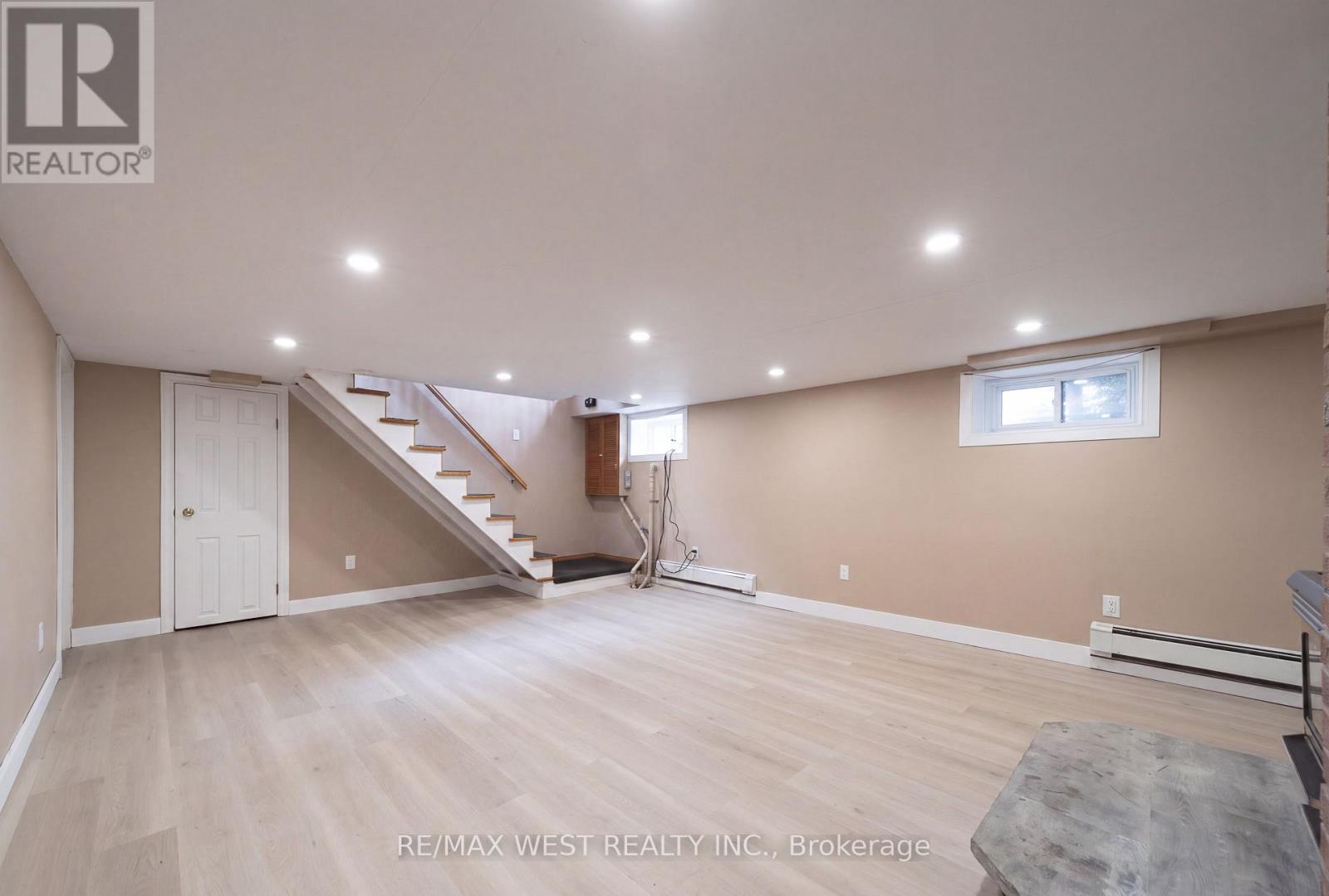 7826 YONGE STREET - Image 17