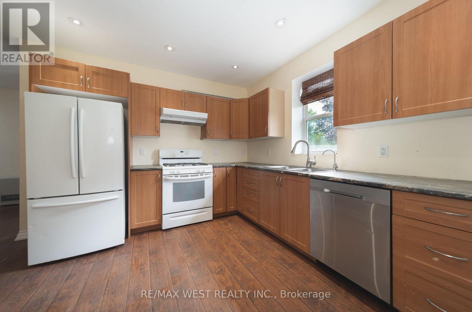 7826 YONGE STREET - Image 28
