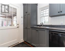 27 Island 2ml, Gravenhurst), ON P0E1G0 Photo 8