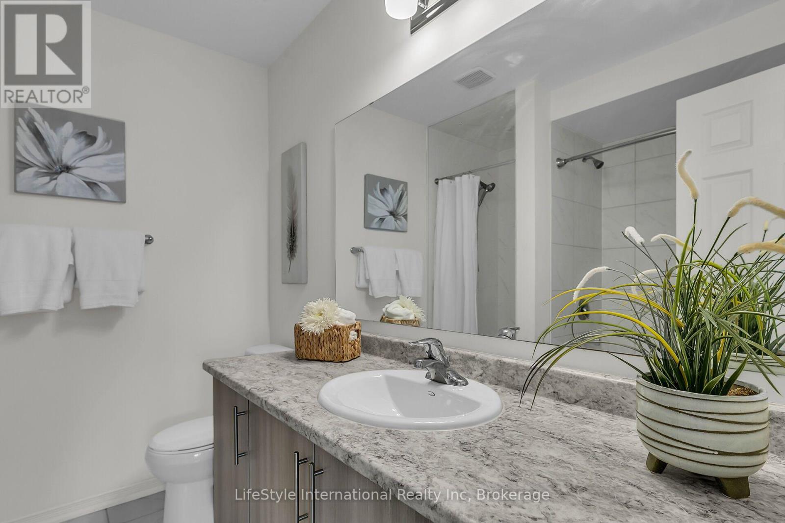 #5 210 FARLEY ROAD W - 25