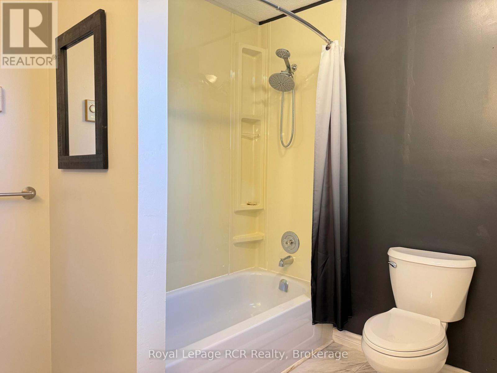 74 LAURIE CRESCENT - 17