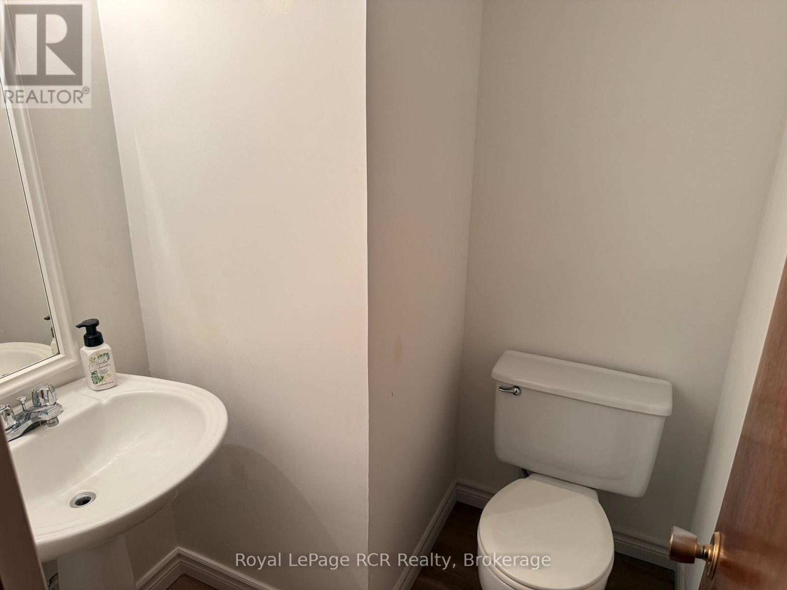 74 LAURIE CRESCENT - 24