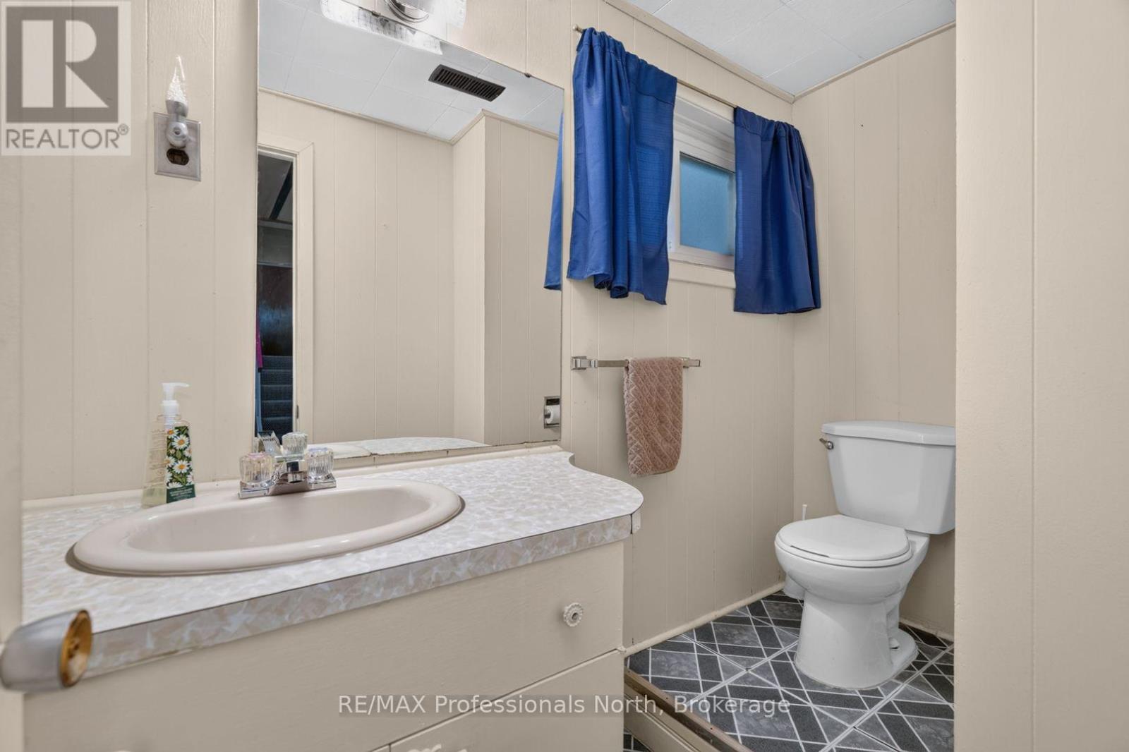 12 ANTHONY COURT - 31