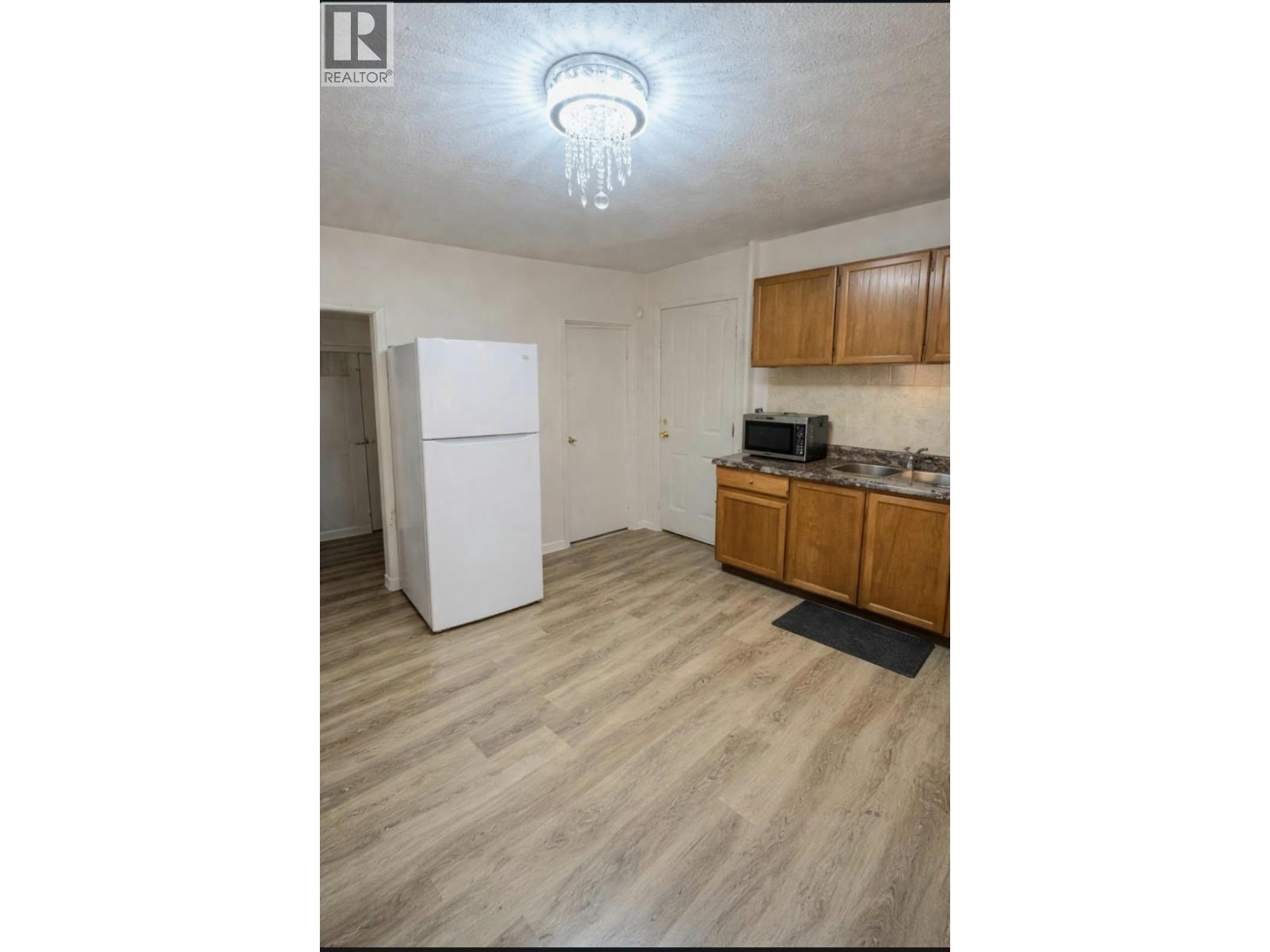 534 IRWIN STREET - 6