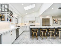 Family room - 108 Poplar Heights Drive, Toronto, ON M9A4Z4 Photo 6