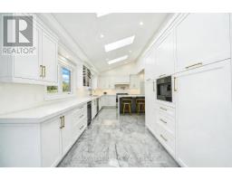 Laundry room - 108 Poplar Heights Drive, Toronto, ON M9A4Z4 Photo 7