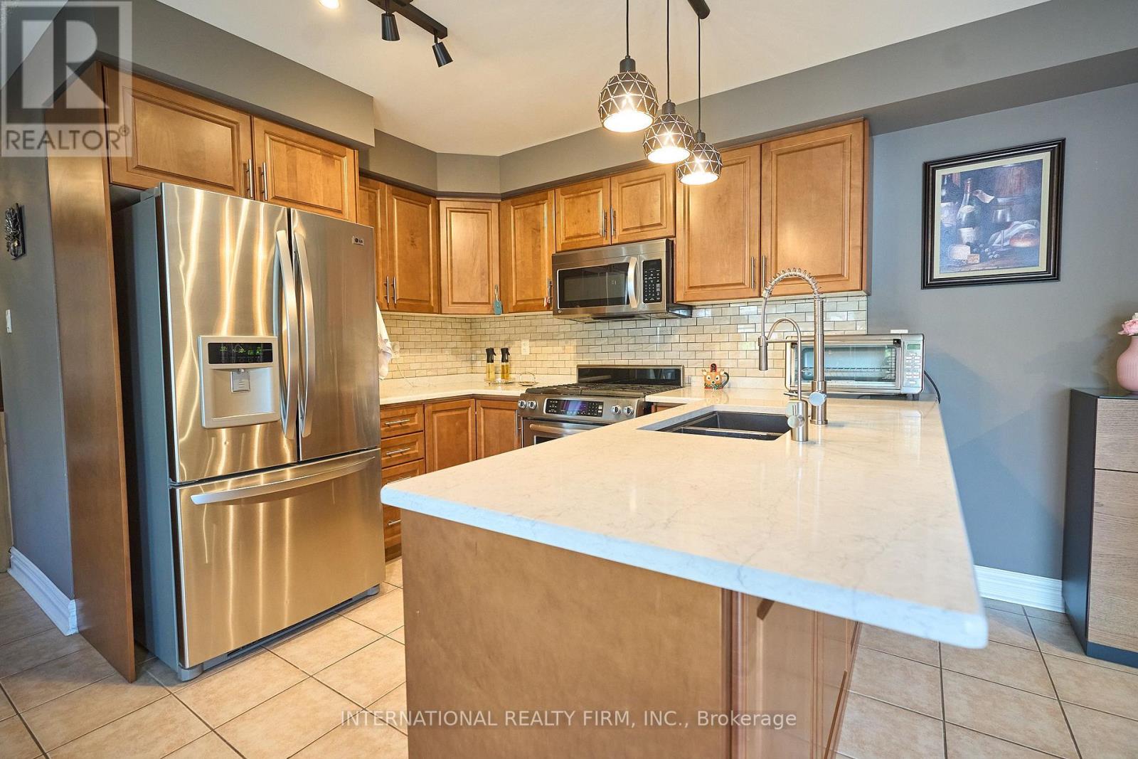 212 PRINGLE AVENUE - 16