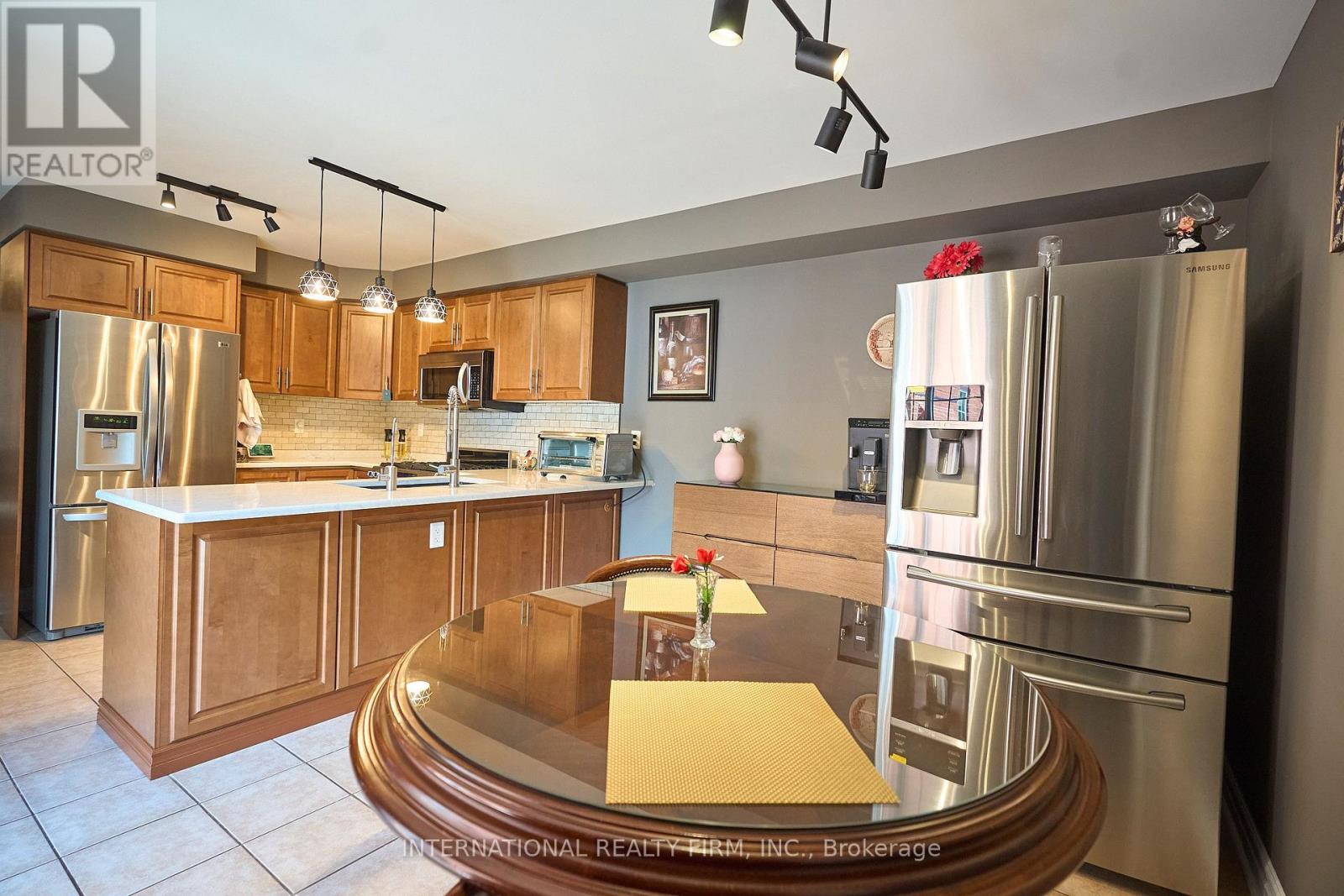 212 PRINGLE AVENUE - 17