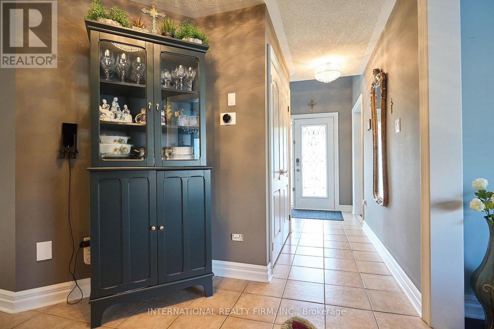212 PRINGLE AVENUE - 22