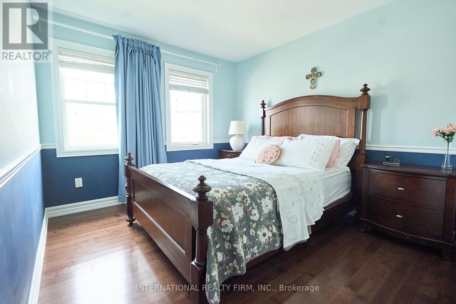 212 PRINGLE AVENUE - 23