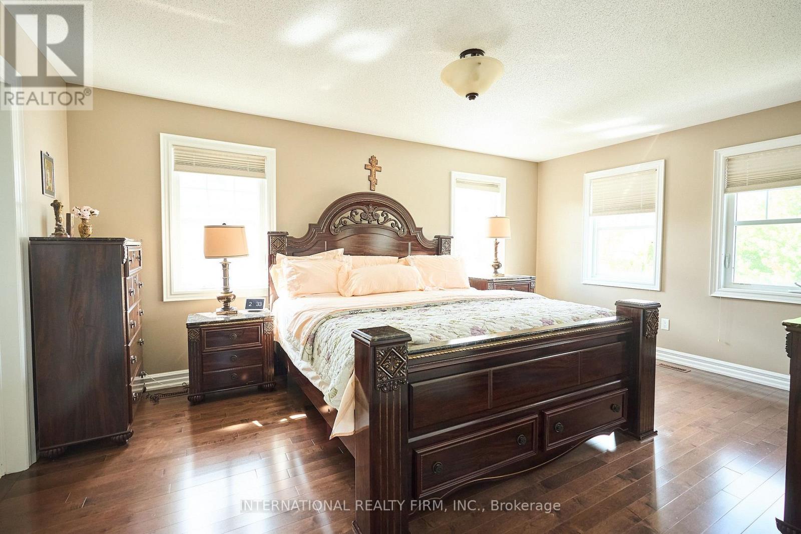212 PRINGLE AVENUE - 25