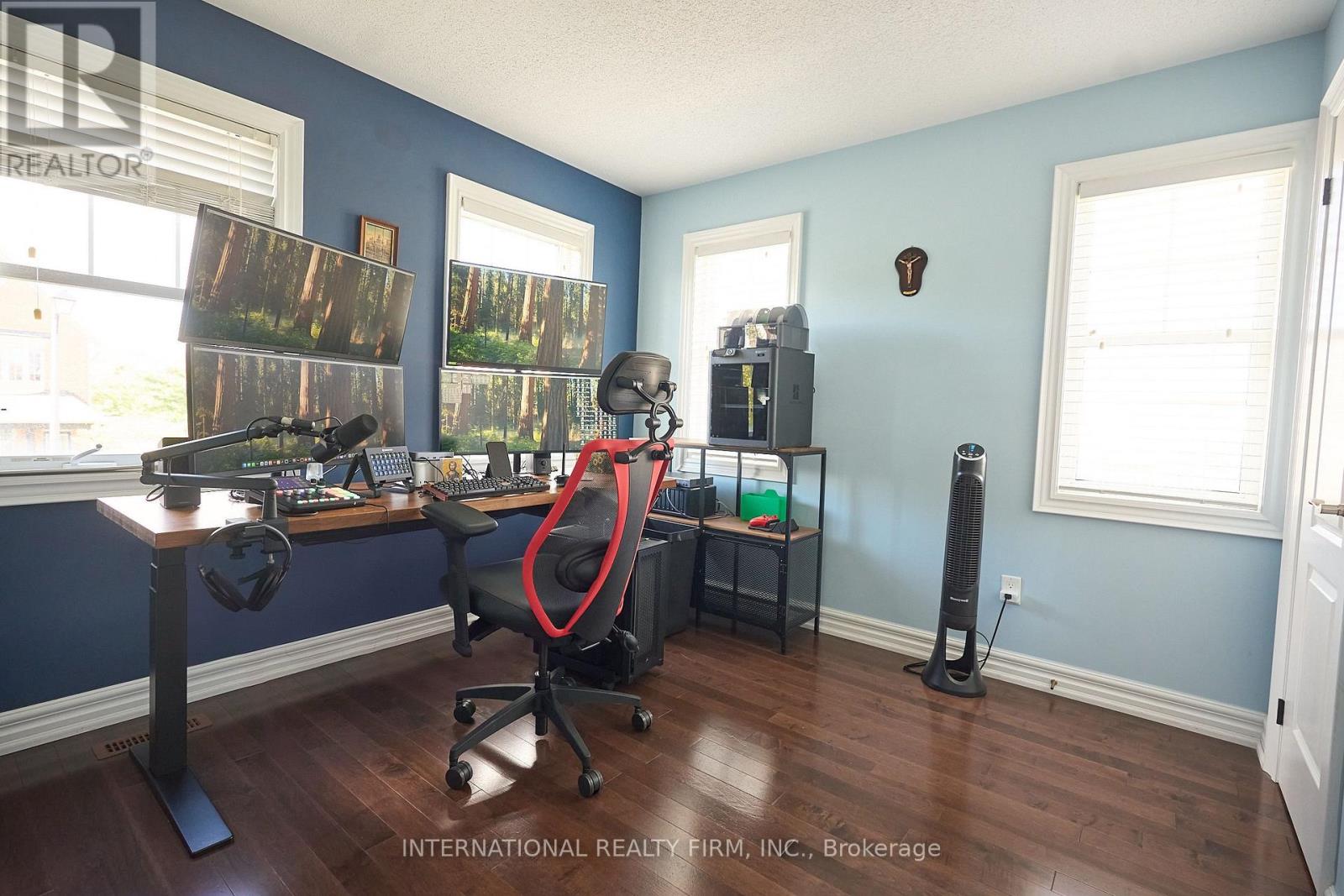 212 PRINGLE AVENUE - 30
